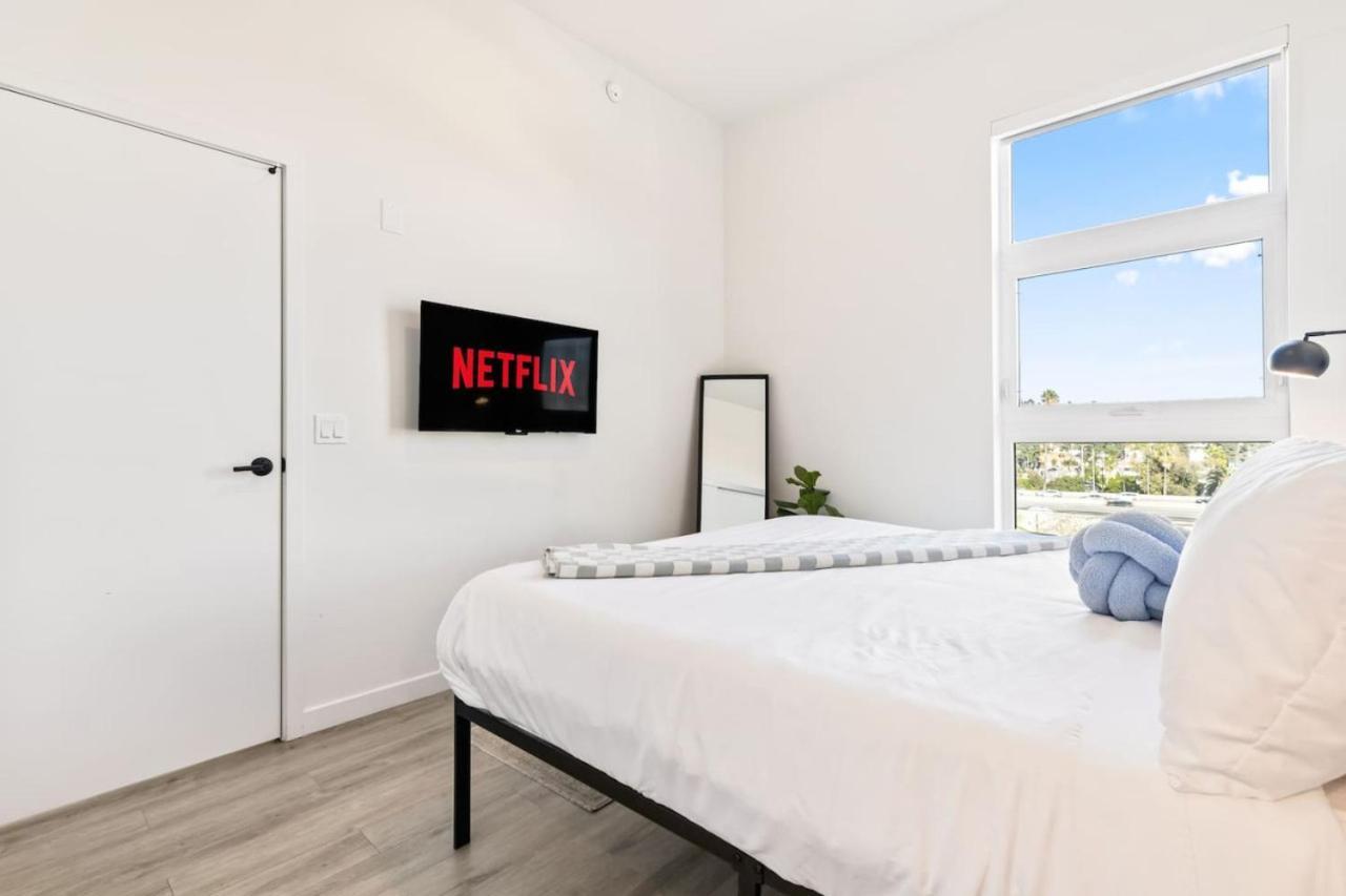 Modern Living, Stunning Views, 1mile To Dodger Stadium Apartment