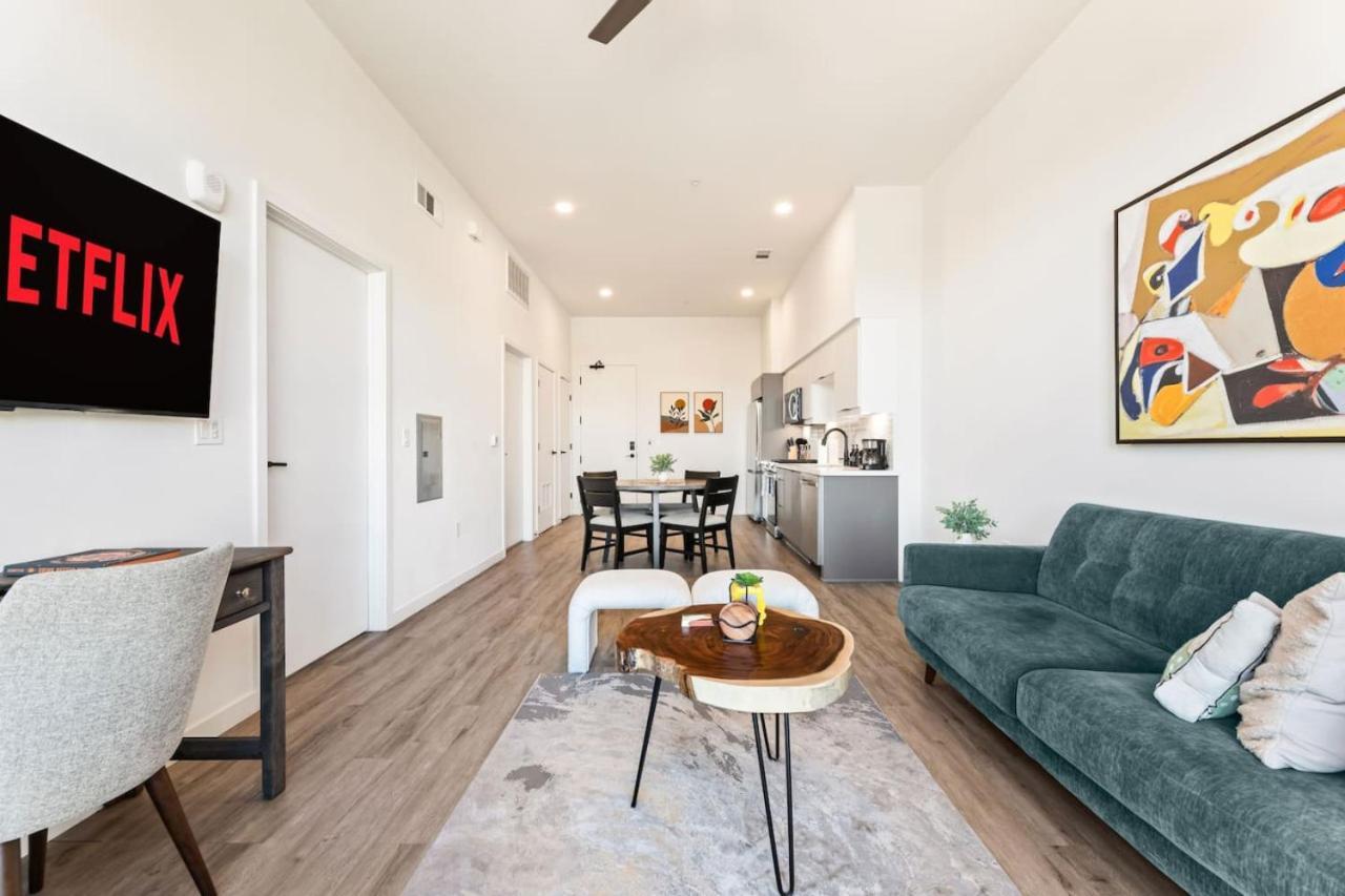 Modern Living, Stunning Views, 1mile To Dodger Stadium Apartment *